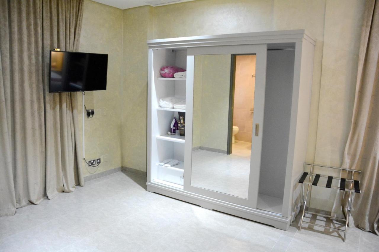 ذا فيفتى ايت السالمية Aparthotel Kuvait Kültér fotó